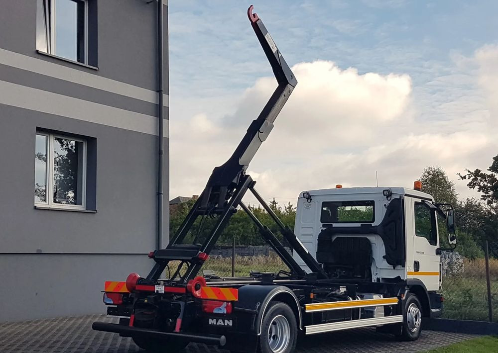 MAN TGL 12.220 HAKOWIEC 4x2 KLIMA - Camion ampliroll: photos 4 MAN TGL 12.220 HAKOWIEC 4x2 KLIMA - Camion ampliroll: photos 4