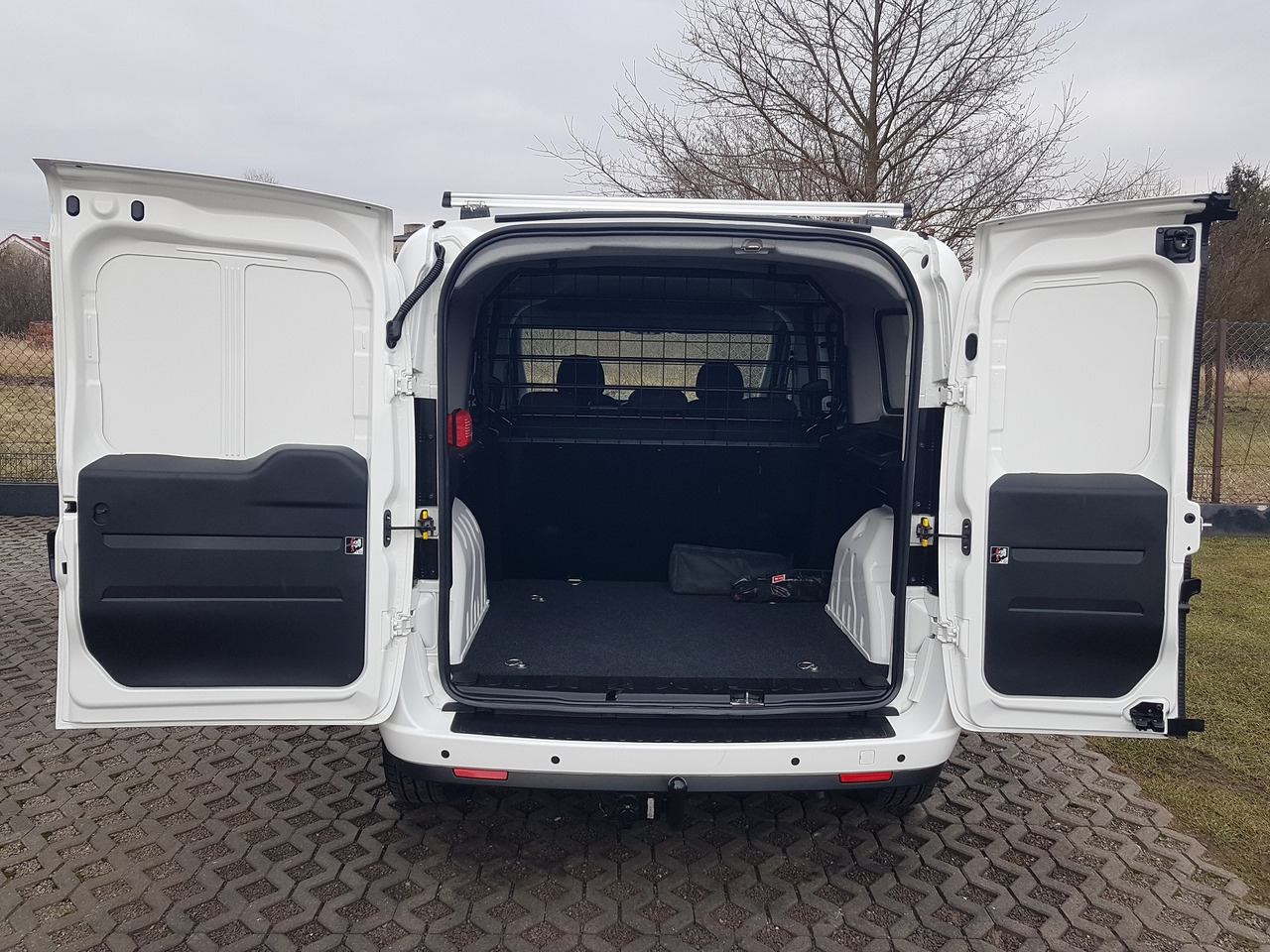 FIAT FIAT DOBLO DŁUGI 1,6 16V DIESEL EURO-6CH MULTIJET DOBLO DŁUGI 1,6 16V DIESEL EURO-6CH MULTIJET 105 KM 6-BIEGÓW MANUAL MAXI WERSJA 5 – OSÓB - Véhicule utilitaire, Utilitaire double cabine: photos 5 FIAT FIAT DOBLO DŁUGI 1,6 16V DIESEL EURO-6CH MULTIJET DOBLO DŁUGI 1,6 16V DIESEL EURO-6CH MULTIJET 105 KM 6-BIEGÓW MANUAL MAXI WERSJA 5 – OSÓB - Véhicule utilitaire, Utilitaire double cabine: photos 5