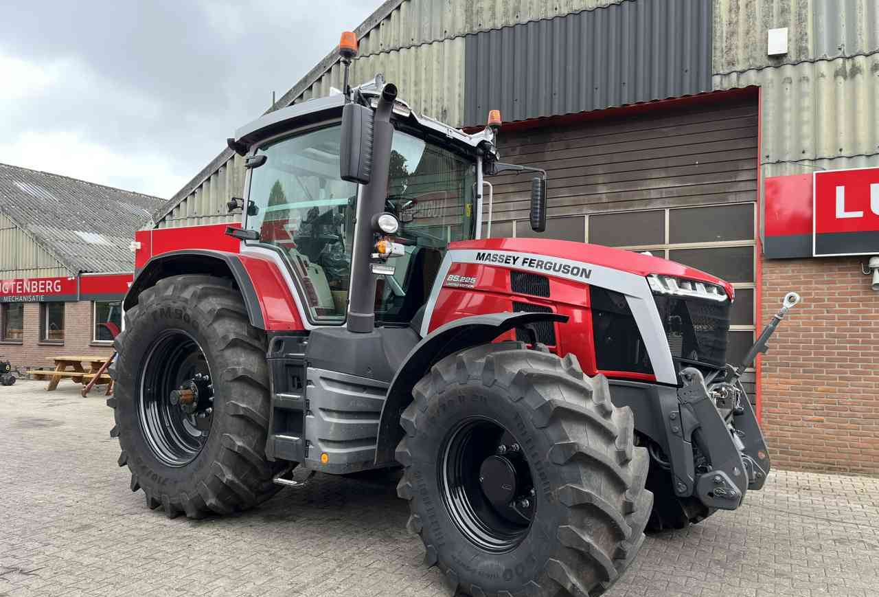 Massey Ferguson 8S.225 Dyna-VT Exclusive Tractoren - Tracteur agricole: photos 1 Massey Ferguson 8S.225 Dyna-VT Exclusive Tractoren - Tracteur agricole: photos 1