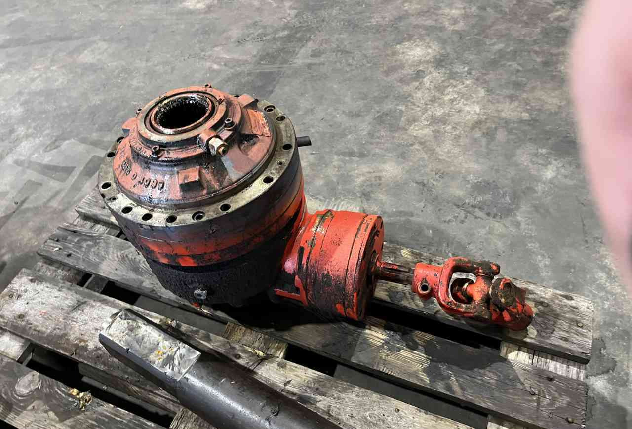 Peecon Brevini Planetair aandrijving voermengwagen vertragingskast vijzel diversen - Transmission pour Machine agricole: photos 2 Peecon Brevini Planetair aandrijving voermengwagen vertragingskast vijzel diversen - Transmission pour Machine agricole: photos 2