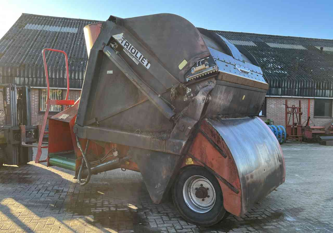 Trioliet Triomix 1200 zelfladende voermengwagen voermachines - Mélangeuse: photos 4 Trioliet Triomix 1200 zelfladende voermengwagen voermachines - Mélangeuse: photos 4