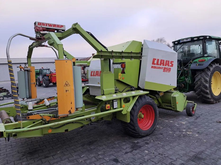 Claas 250 RC Uniwrap - Presse à balles rondes: photos 3 Claas 250 RC Uniwrap - Presse à balles rondes: photos 3