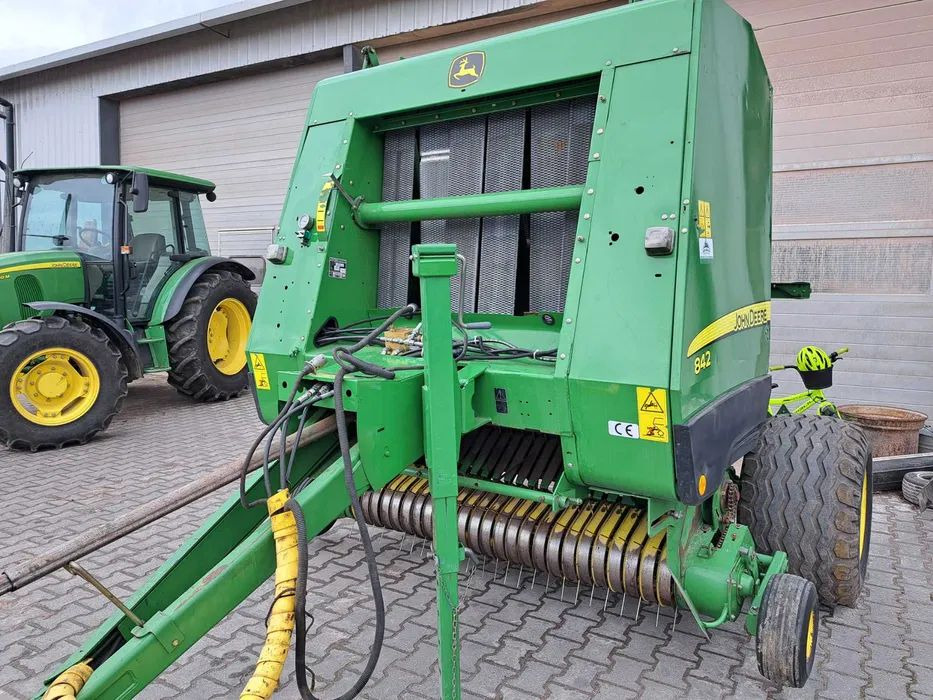 John Deere 842 - Presse à balles rondes: photos 2 John Deere 842 - Presse à balles rondes: photos 2