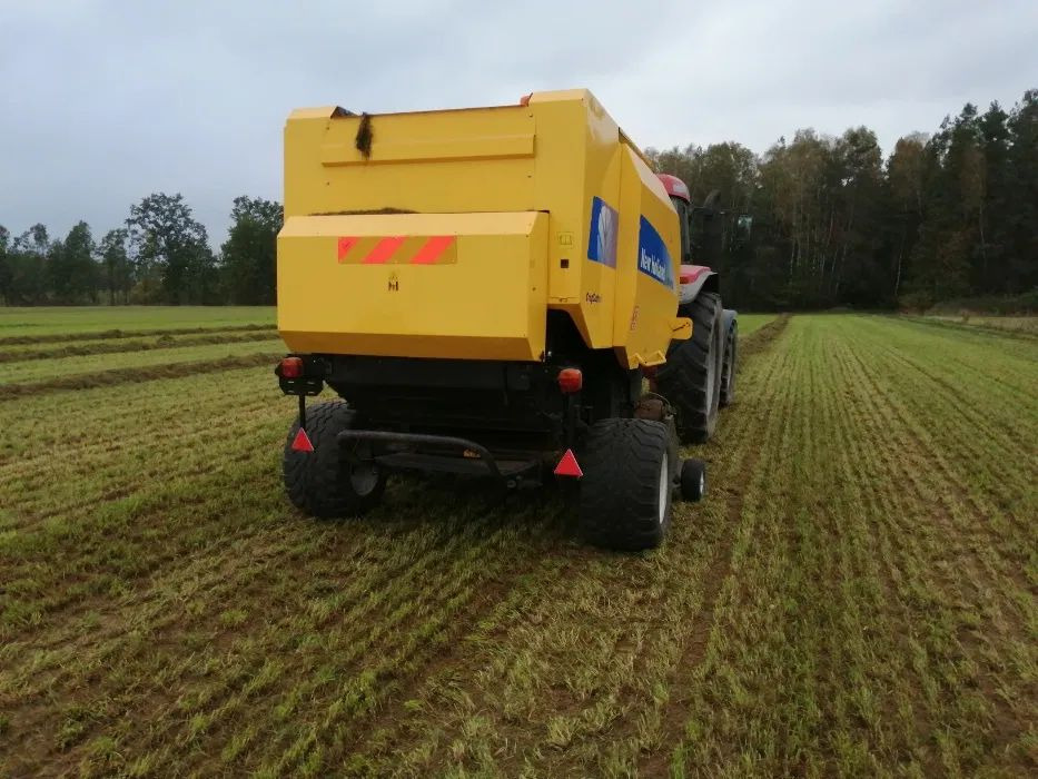 Prasa rolująca NEW HOLLAND BR 7060 - Presse à balles rondes: photos 2 Prasa rolująca NEW HOLLAND BR 7060 - Presse à balles rondes: photos 2