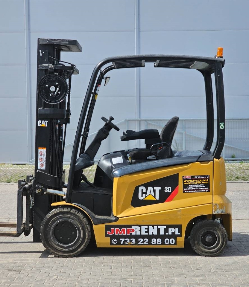 CAT EP 30 CN - Chariot élévateur électrique: photos 3 CAT EP 30 CN - Chariot élévateur électrique: photos 3