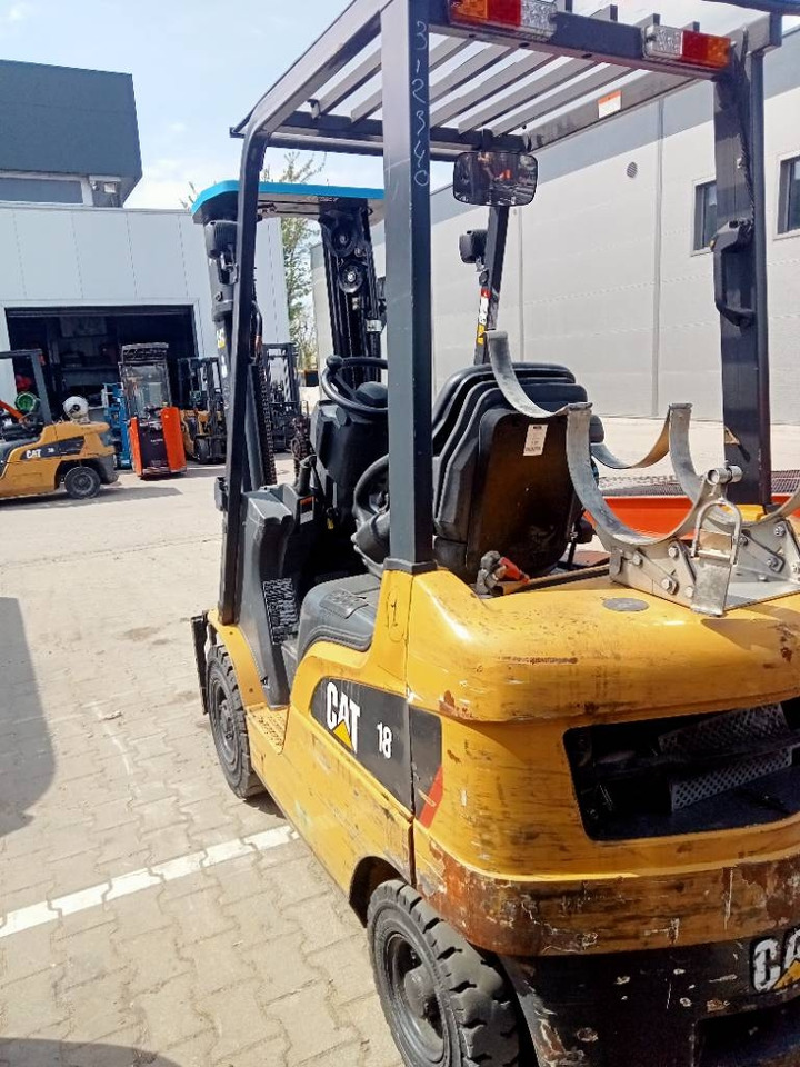 CAT GP 18 NT - Chariot élévateur à gaz: photos 2 CAT GP 18 NT - Chariot élévateur à gaz: photos 2