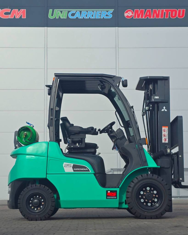 Mitsubishi FG 25 N DEMO like NEW - Chariot élévateur à gaz: photos 3 Mitsubishi FG 25 N DEMO like NEW - Chariot élévateur à gaz: photos 3