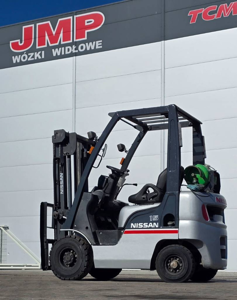 Nissan L01A15 - Chariot élévateur à gaz: photos 1 Nissan L01A15 - Chariot élévateur à gaz: photos 1