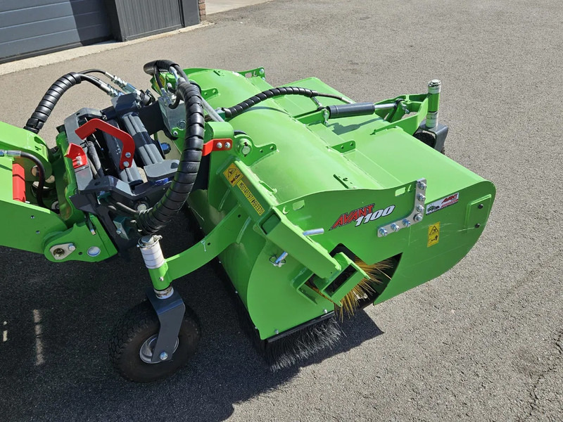 Avant 1100 Borstel met opvangbak - Accessoire pour Machine agricole: photos 4 Avant 1100 Borstel met opvangbak - Accessoire pour Machine agricole: photos 4