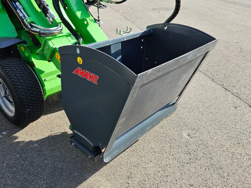Avant 900 Zand- en zoutstrooier - Accessoire pour Machine agricole: photos 1 Avant 900 Zand- en zoutstrooier - Accessoire pour Machine agricole: photos 1