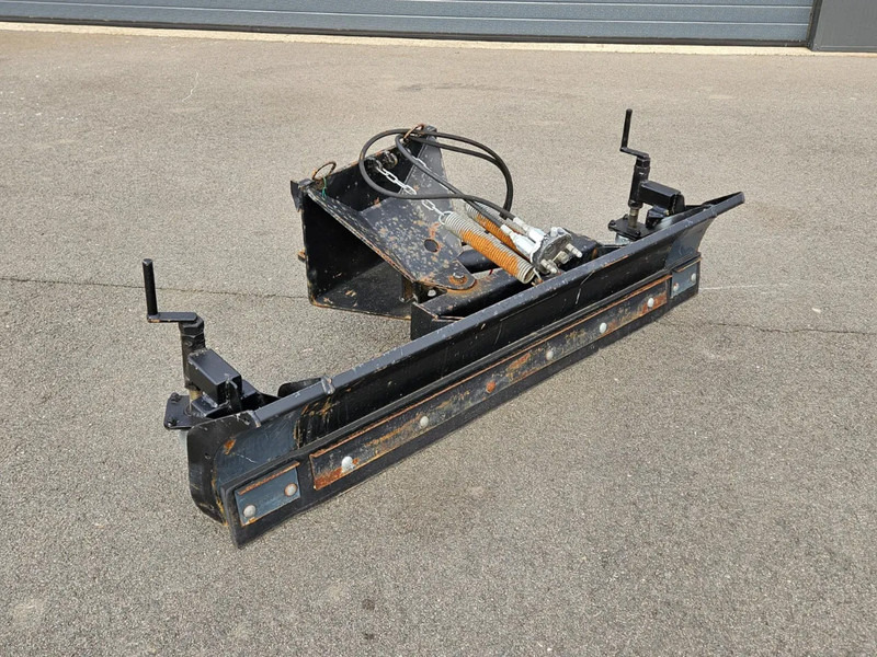 Avant Dozerblad / Sneeuwschuif - Accessoire pour Machine agricole: photos 1 Avant Dozerblad / Sneeuwschuif - Accessoire pour Machine agricole: photos 1