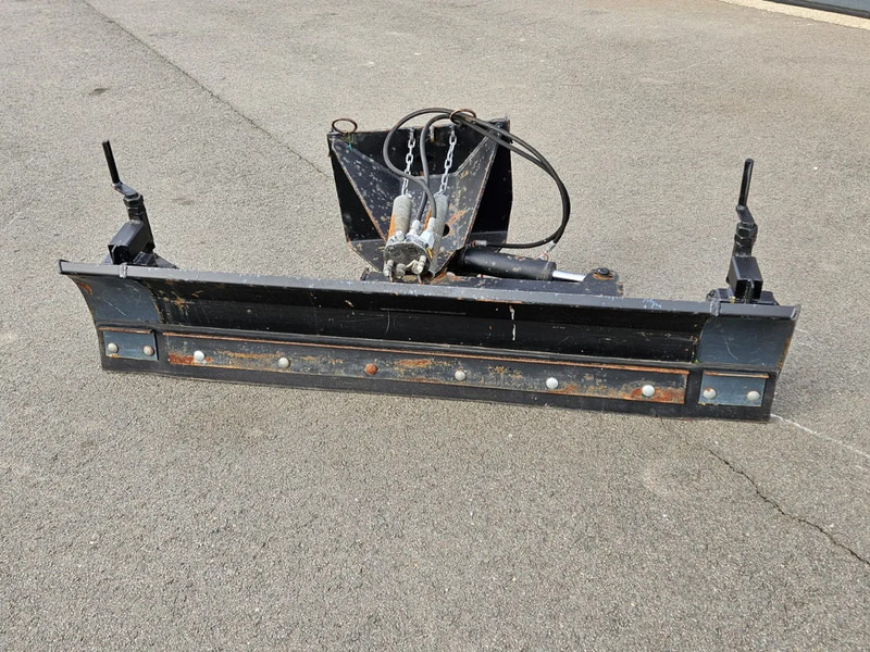 Avant Dozerblad / Sneeuwschuif - Accessoire pour Machine agricole: photos 2 Avant Dozerblad / Sneeuwschuif - Accessoire pour Machine agricole: photos 2