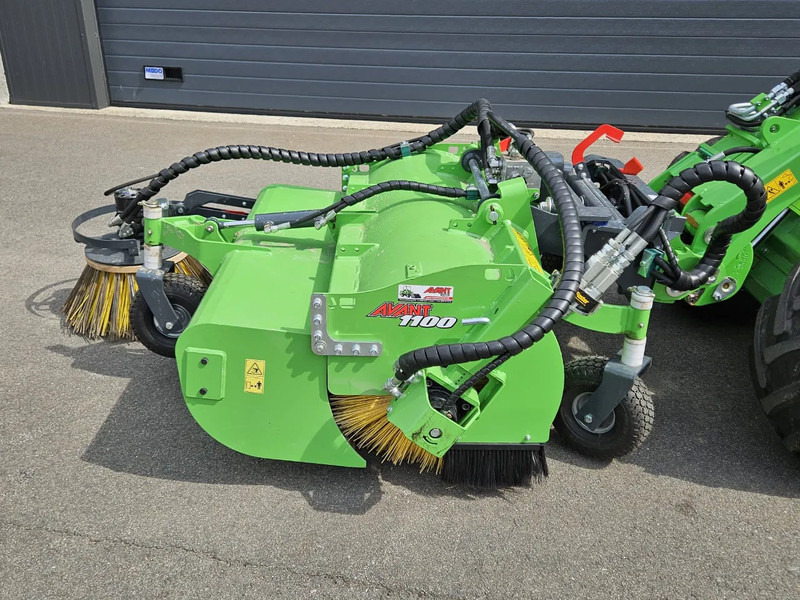 Avant borstel met opvangbak 1100 - Accessoire pour Machine agricole: photos 5 Avant borstel met opvangbak 1100 - Accessoire pour Machine agricole: photos 5