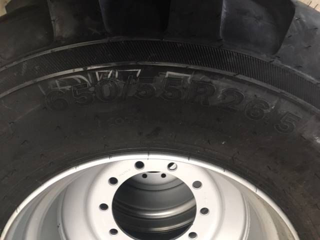 BKT 650/55 R26.5 BKT FL 630 op velg - Pneus et jantes pour Machine agricole: photos 5 BKT 650/55 R26.5 BKT FL 630 op velg - Pneus et jantes pour Machine agricole: photos 5