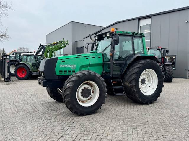 Valtra 8350 Hitech - Tracteur agricole: photos 2 Valtra 8350 Hitech - Tracteur agricole: photos 2