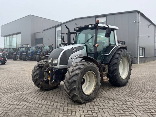 Valtra N141 hitech, Fronthef, Frontpto - Tracteur agricole: photos 1 Valtra N141 hitech, Fronthef, Frontpto - Tracteur agricole: photos 1