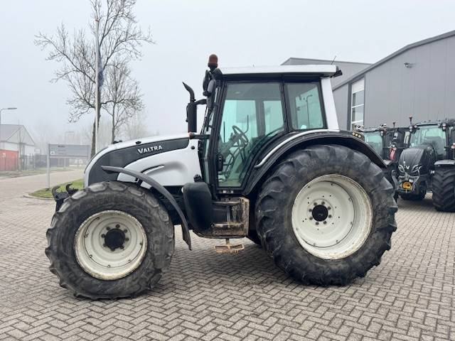 Valtra N141 hitech, Fronthef, Frontpto - Tracteur agricole: photos 3 Valtra N141 hitech, Fronthef, Frontpto - Tracteur agricole: photos 3
