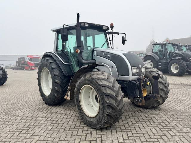 Valtra N141 hitech, Fronthef, Frontpto - Tracteur agricole: photos 2 Valtra N141 hitech, Fronthef, Frontpto - Tracteur agricole: photos 2