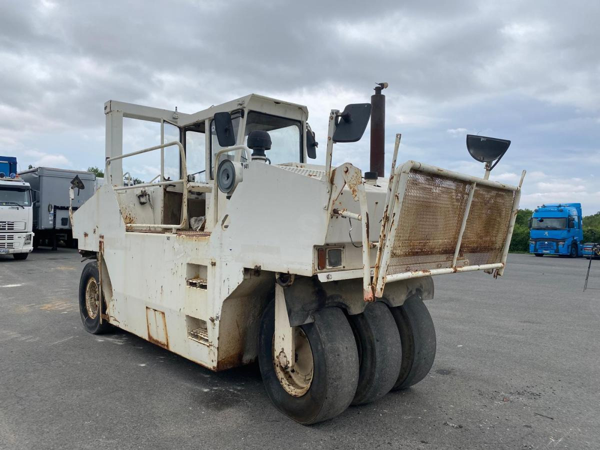 Caterpillar PS300 - Compacteur à pneus: photos 1 Caterpillar PS300 - Compacteur à pneus: photos 1