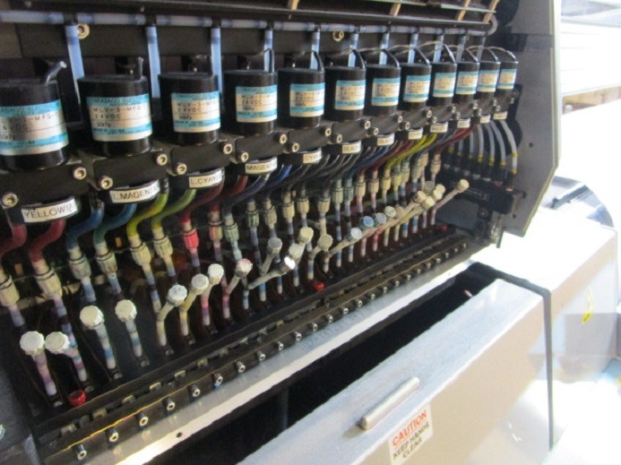 GROSSFORMATDRUCKER AGFA JETI 3324 SL BASE SOLVENT RTR (roll to roll) 6C (DRUCKT AUF PLACHEN, PLANEN, STOFFBANNER & VERSCHIEDENE MATERIALIEN) - Machine d'impression numérique: photos 4 GROSSFORMATDRUCKER AGFA JETI 3324 SL BASE SOLVENT RTR (roll to roll) 6C (DRUCKT AUF PLACHEN, PLANEN, STOFFBANNER & VERSCHIEDENE MATERIALIEN) - Machine d'impression numérique: photos 4