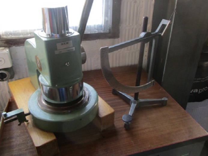 MECHANISCHE PAPIERWAAGE MIT HANDPROBE STANZE - Machine d'impression: photos 4 MECHANISCHE PAPIERWAAGE MIT HANDPROBE STANZE - Machine d'impression: photos 4