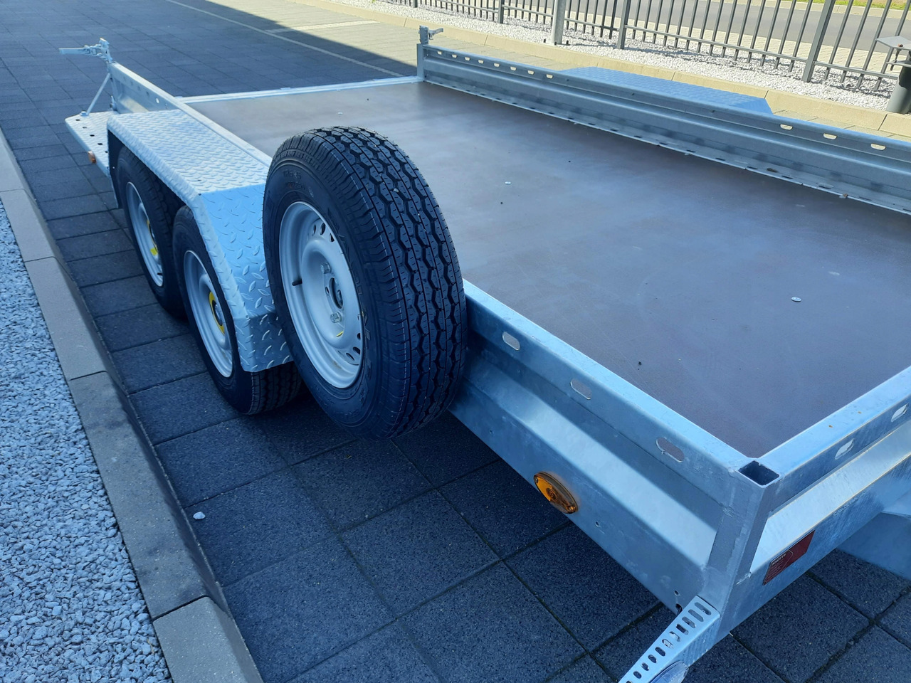 PRZYCZEPA DO KOPARKI MINIKOPARKI ŁADOWARKI Z NAJAZDAMI ALUMINIOWYMI 3500 KG / EXCAVATOR MINI EXCAVATOR LOADER TRAILER WITH ALUMINUM RAMPS 3500 KG - Remorque porte engin: photos 5 PRZYCZEPA DO KOPARKI MINIKOPARKI ŁADOWARKI Z NAJAZDAMI ALUMINIOWYMI 3500 KG / EXCAVATOR MINI EXCAVATOR LOADER TRAILER WITH ALUMINUM RAMPS 3500 KG - Remorque porte engin: photos 5