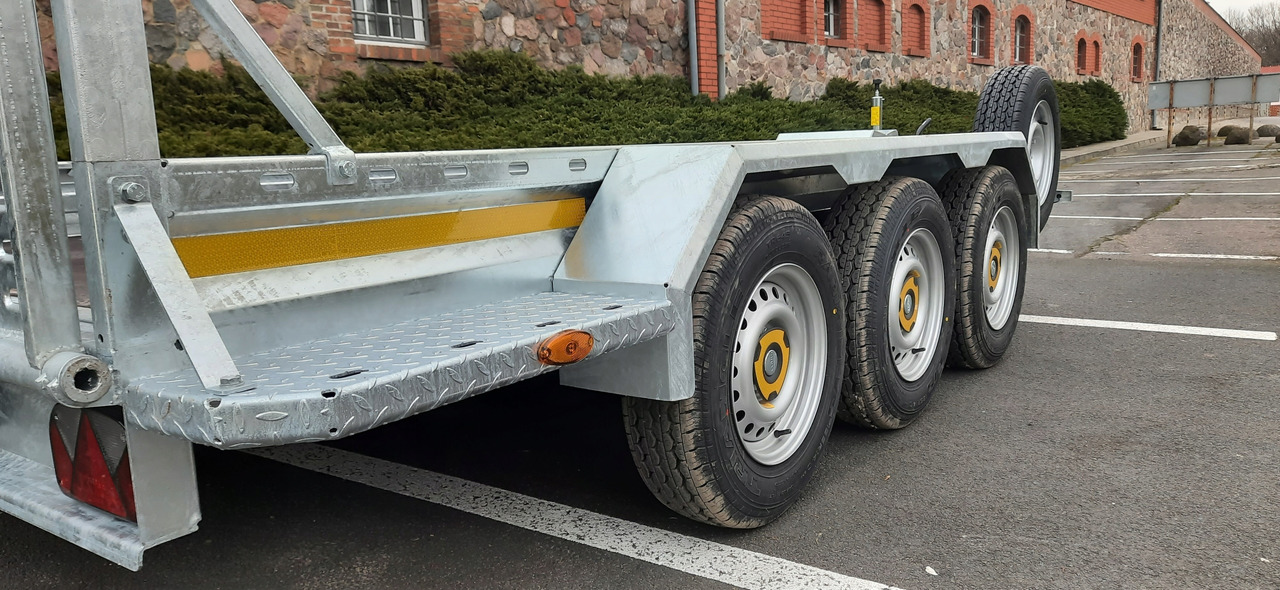 PRZYCZEPA LAWETA DO MINIKOPARKI KOPARKI Z NAJAZDAMI STALOWYMI - 3 OSIE / MINI EXCAVATOR TRANSPORTER TRAILER WITH STEEL RAMPS - 3 AXLES - Remorque porte engin: photos 4 PRZYCZEPA LAWETA DO MINIKOPARKI KOPARKI Z NAJAZDAMI STALOWYMI - 3 OSIE / MINI EXCAVATOR TRANSPORTER TRAILER WITH STEEL RAMPS - 3 AXLES - Remorque porte engin: photos 4