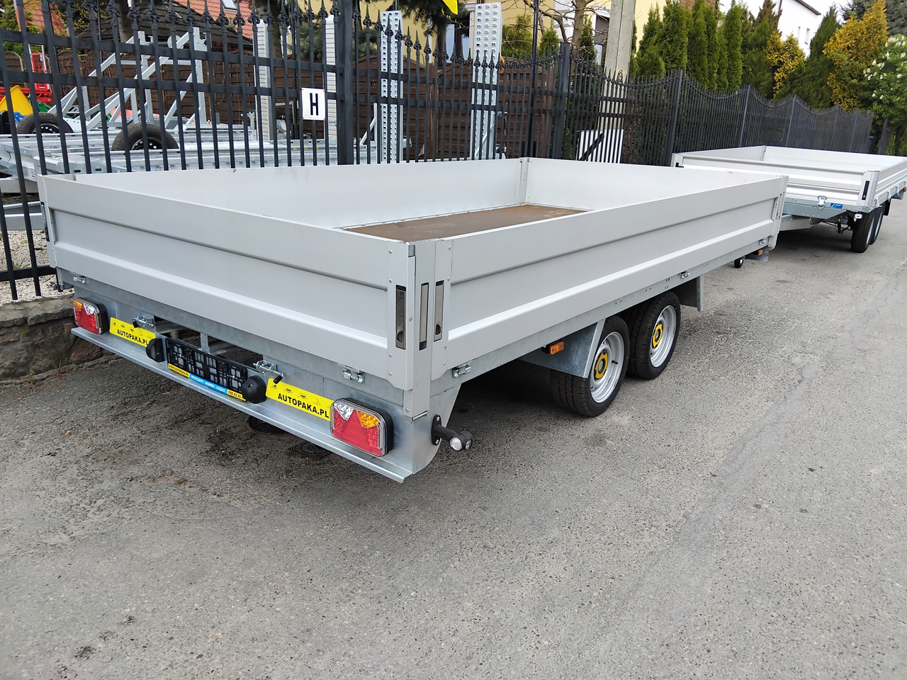 Platforma przyczepa 4x2 WARK dmc 2700 + burty / Platform trailer 4x2 WARK GVW 2700 + sides - Remorque plateau: photos 3 Platforma przyczepa 4x2 WARK dmc 2700 + burty / Platform trailer 4x2 WARK GVW 2700 + sides - Remorque plateau: photos 3