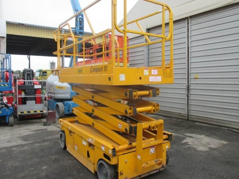 Haulotte Compact 10 - Nacelle ciseaux: photos 5 Haulotte Compact 10 - Nacelle ciseaux: photos 5