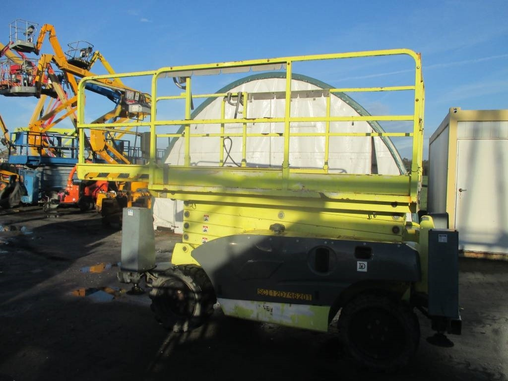 Haulotte Compact 12 DX - Nacelle ciseaux: photos 2 Haulotte Compact 12 DX - Nacelle ciseaux: photos 2