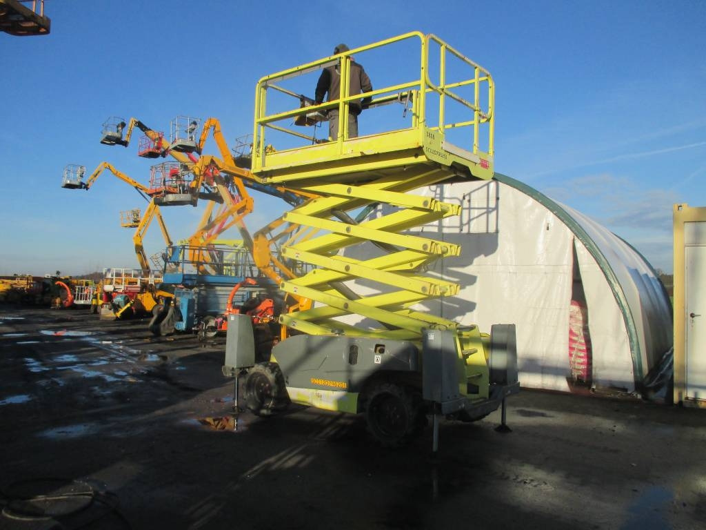 Haulotte Compact 12 DX - Nacelle ciseaux: photos 1 Haulotte Compact 12 DX - Nacelle ciseaux: photos 1