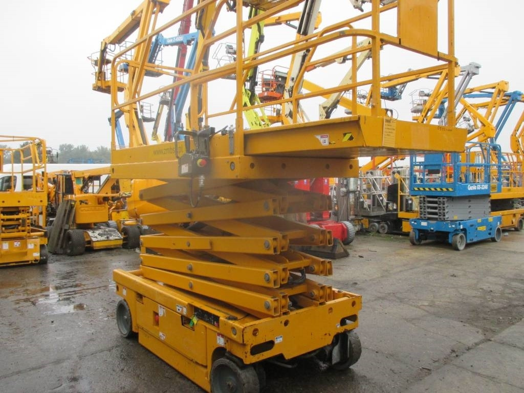 Haulotte Compact 12 - Nacelle ciseaux: photos 4 Haulotte Compact 12 - Nacelle ciseaux: photos 4