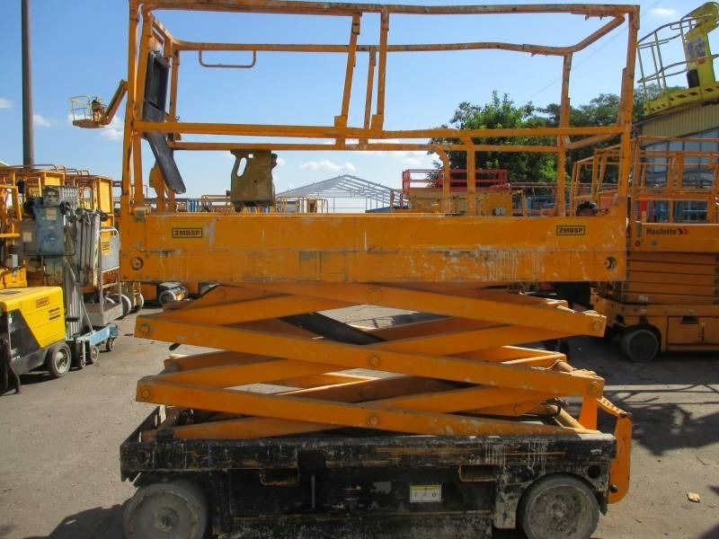 Haulotte Compact 8  - Nacelle ciseaux: photos 5 Haulotte Compact 8  - Nacelle ciseaux: photos 5