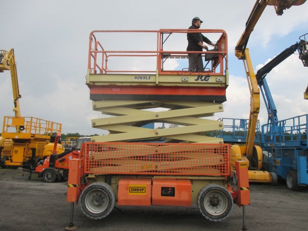 JLG 4069 LE - Nacelle ciseaux: photos 1 JLG 4069 LE - Nacelle ciseaux: photos 1