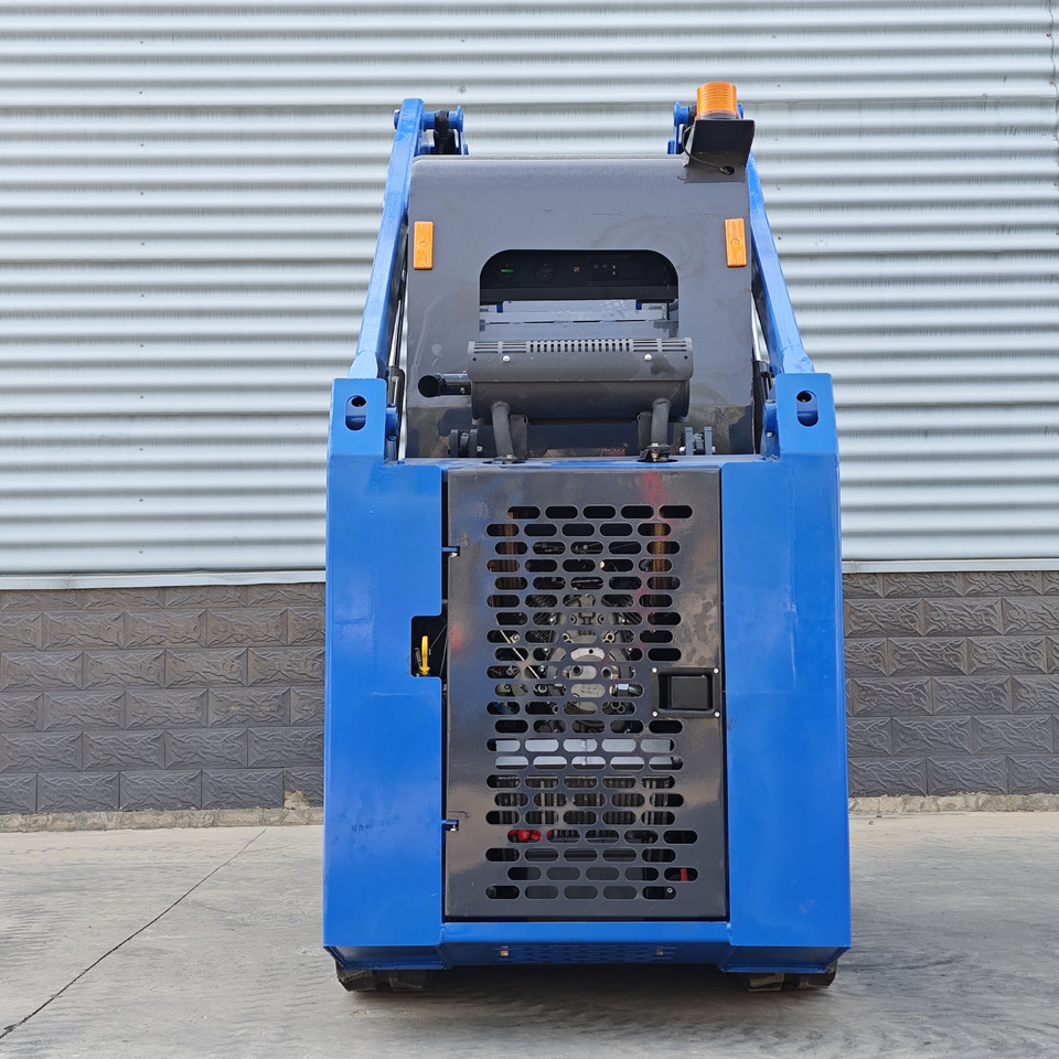 LEZUM LA670 Skid Steer Euro 5/Epa Engine Kubota Mini Small Skid Steer Loader For Sale - Mini chargeuse: photos 3 LEZUM LA670 Skid Steer Euro 5/Epa Engine Kubota Mini Small Skid Steer Loader For Sale - Mini chargeuse: photos 3