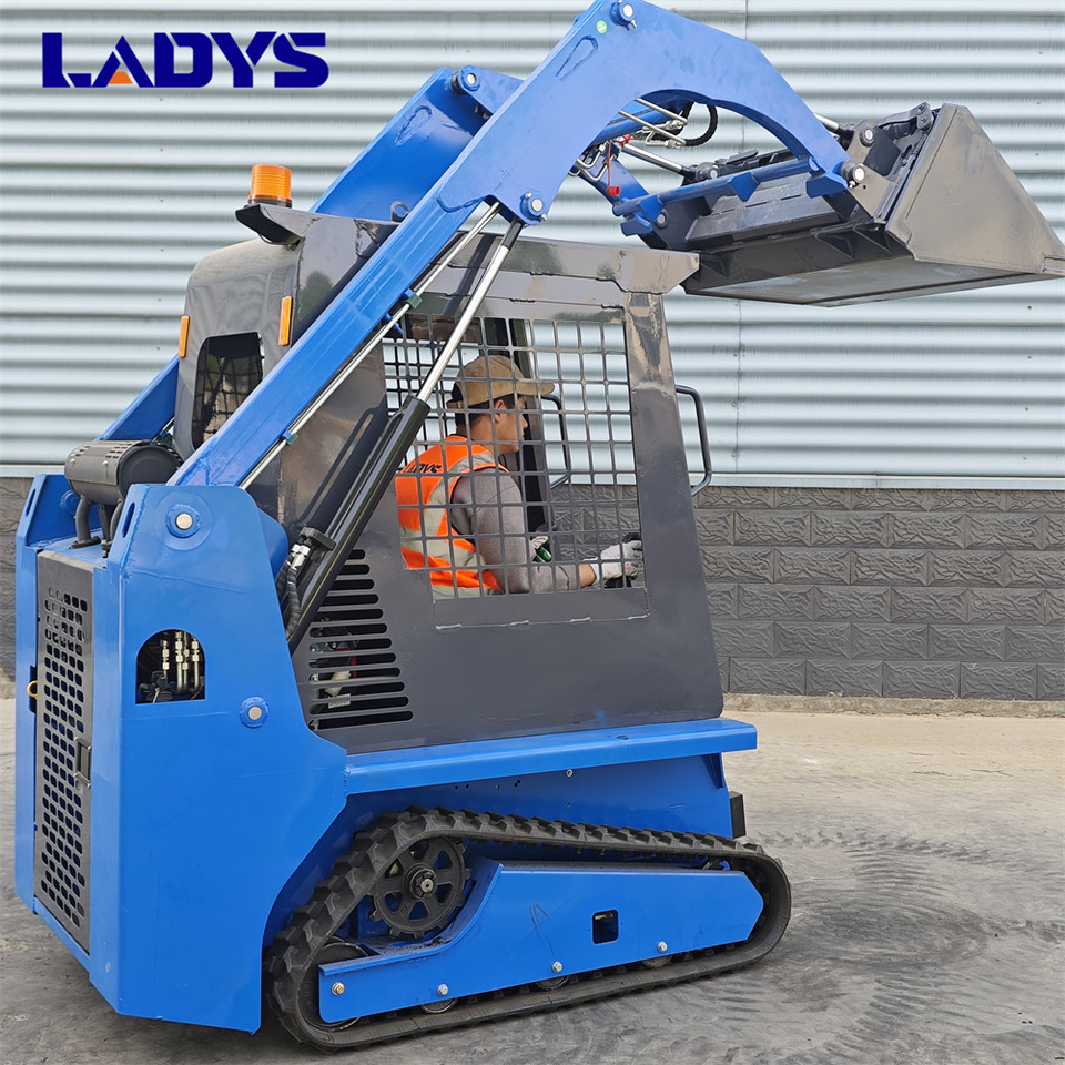 LADYS LADYS LA670 Mini Small Skid Steer Loader Compact Track Diesel Mini Skid Steer Loader For Sale With Small Mini Skid Steer Attachments 4 In 1 Bucket - Mini chargeuse: photos 3 LADYS LADYS LA670 Mini Small Skid Steer Loader Compact Track Diesel Mini Skid Steer Loader For Sale With Small Mini Skid Steer Attachments 4 In 1 Bucket - Mini chargeuse: photos 3