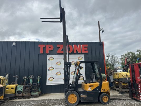 Doosan G25E à 10500 € HT - Chariot élévateur à gaz: photos 2 Doosan G25E à 10500 € HT - Chariot élévateur à gaz: photos 2