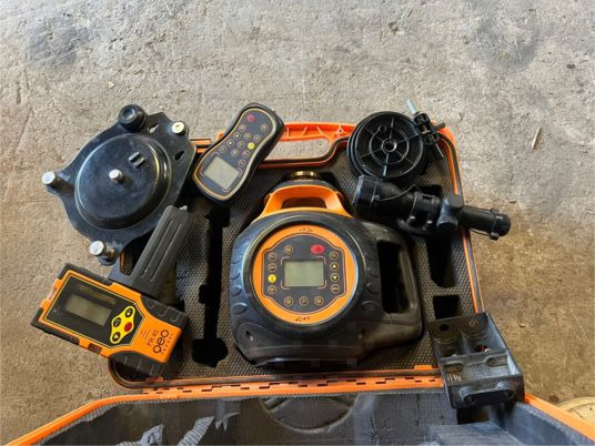 Niveau laser rotatif automatique GEO FENNEL - L'équipement de construction: photos 2 Niveau laser rotatif automatique GEO FENNEL - L'équipement de construction: photos 2