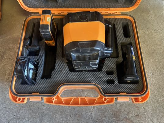 Niveau laser rotatif automatique horizontal GEO FENNEL - L'équipement de construction: photos 2 Niveau laser rotatif automatique horizontal GEO FENNEL - L'équipement de construction: photos 2