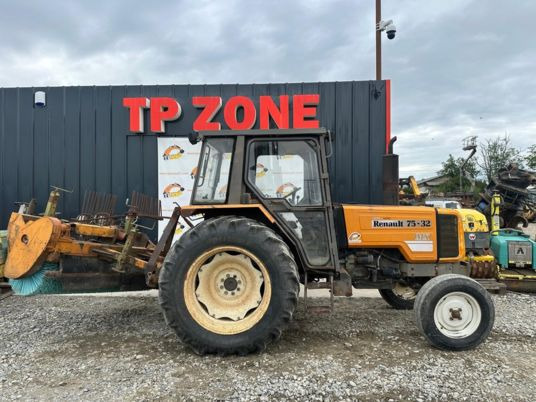 Renault TRACTEUR 75-32 à 9900 € HT - Tracteur agricole: photos 1 Renault TRACTEUR 75-32 à 9900 € HT - Tracteur agricole: photos 1
