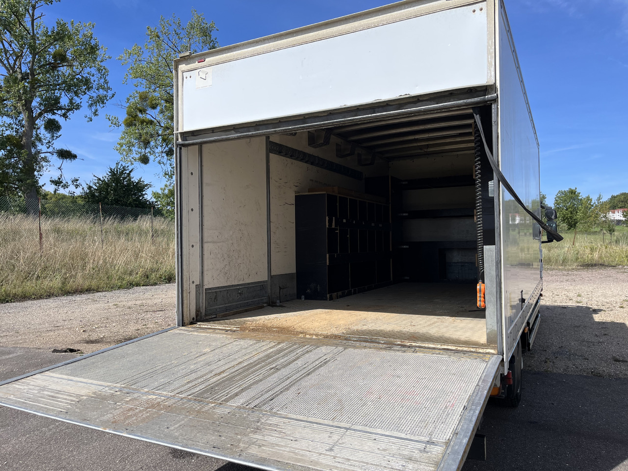 Camion fourgon Iveco Eurocargo 100E22 caisse double cabine 7 places: photos 19 Camion fourgon Iveco Eurocargo 100E22 caisse double cabine 7 places: photos 19