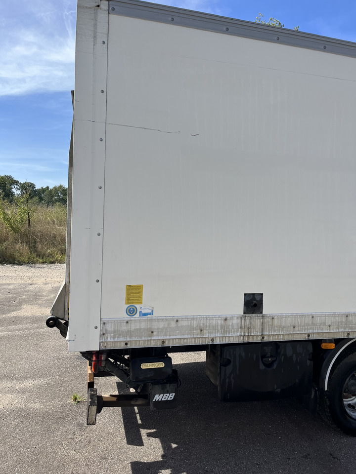 Camion fourgon Iveco Eurocargo 100E22 caisse double cabine 7 places: photos 12 Camion fourgon Iveco Eurocargo 100E22 caisse double cabine 7 places: photos 12