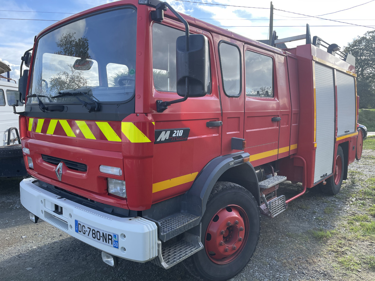Renault Midliner m210 fpt fourgon pompe tonne - Camion de pompier: photos 1 Renault Midliner m210 fpt fourgon pompe tonne - Camion de pompier: photos 1
