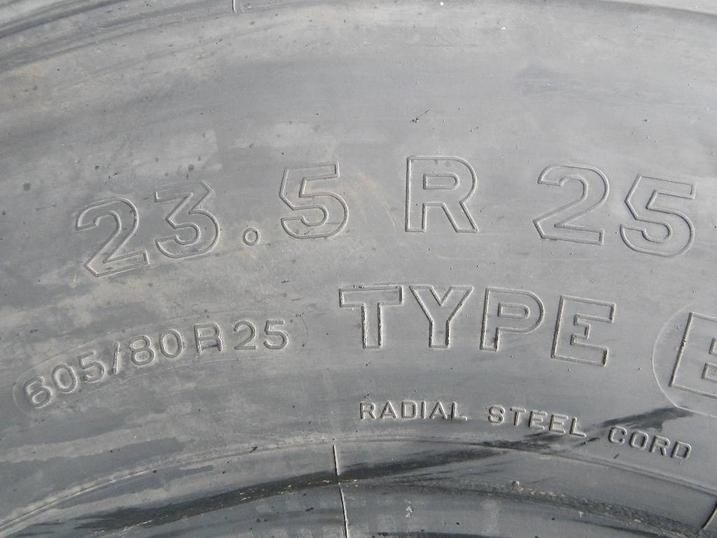 Michelin 23.5R25 XL B - USED AA - Pneu pour Engins de chantier: photos 4 Michelin 23.5R25 XL B - USED AA - Pneu pour Engins de chantier: photos 4