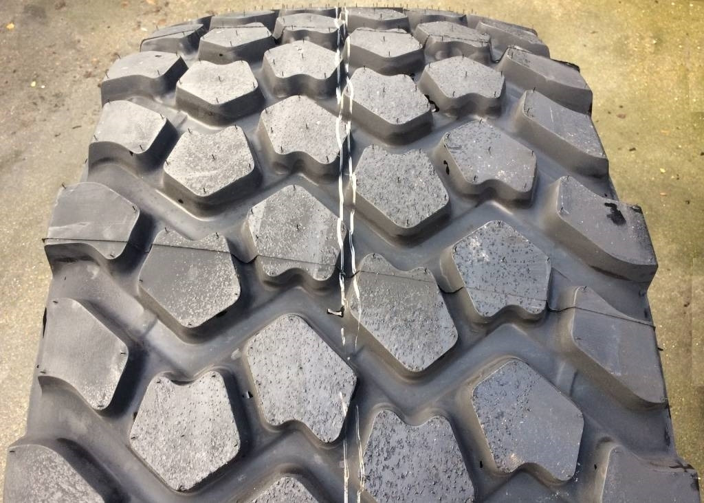 Michelin 24R21 XZL - NEW - Pneu pour Machine agricole: photos 2 Michelin 24R21 XZL - NEW - Pneu pour Machine agricole: photos 2