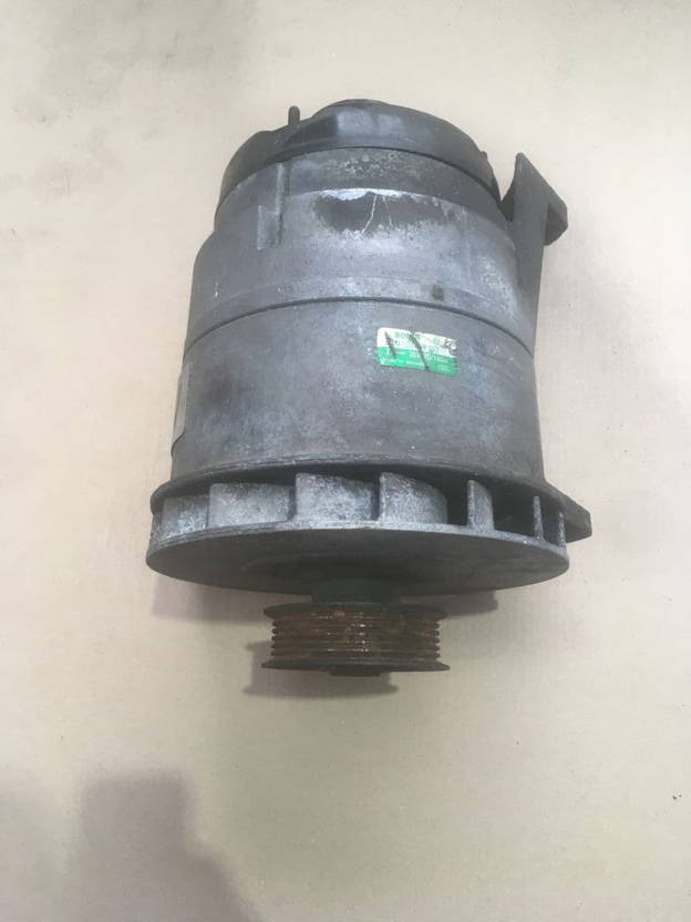 Bosch Lichtmaschine 140A Bosch 0120689587 / 0120689574 / 0120689571 0120689536 M  - Alternateur pour Bus: photos 1 Bosch Lichtmaschine 140A Bosch 0120689587 / 0120689574 / 0120689571 0120689536 M  - Alternateur pour Bus: photos 1