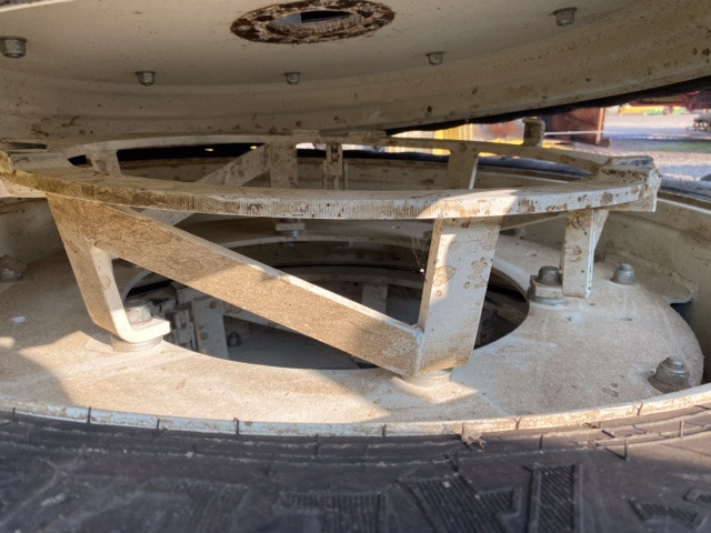 ALLIANCE 300/95R46 - Roue complète pour Machine agricole: photos 4 ALLIANCE 300/95R46 - Roue complète pour Machine agricole: photos 4