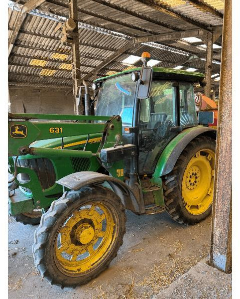 JOHN DEERE 5820 - Tracteur agricole: photos 1 JOHN DEERE 5820 - Tracteur agricole: photos 1