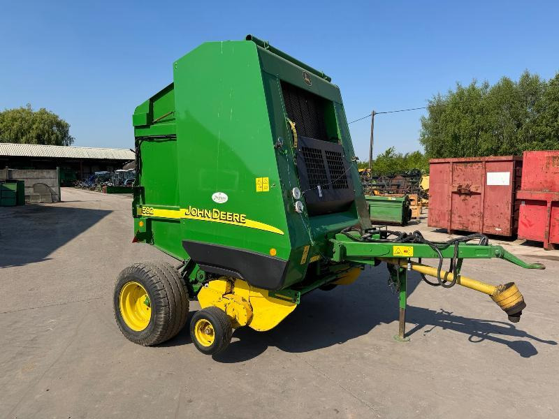 JOHN DEERE 592 - Presse à balles rondes: photos 5 JOHN DEERE 592 - Presse à balles rondes: photos 5