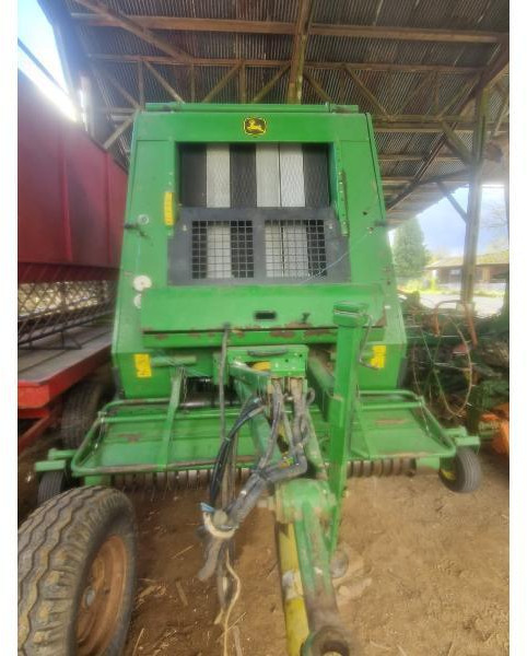 JOHN DEERE 592 - Presse à balles rondes: photos 1 JOHN DEERE 592 - Presse à balles rondes: photos 1